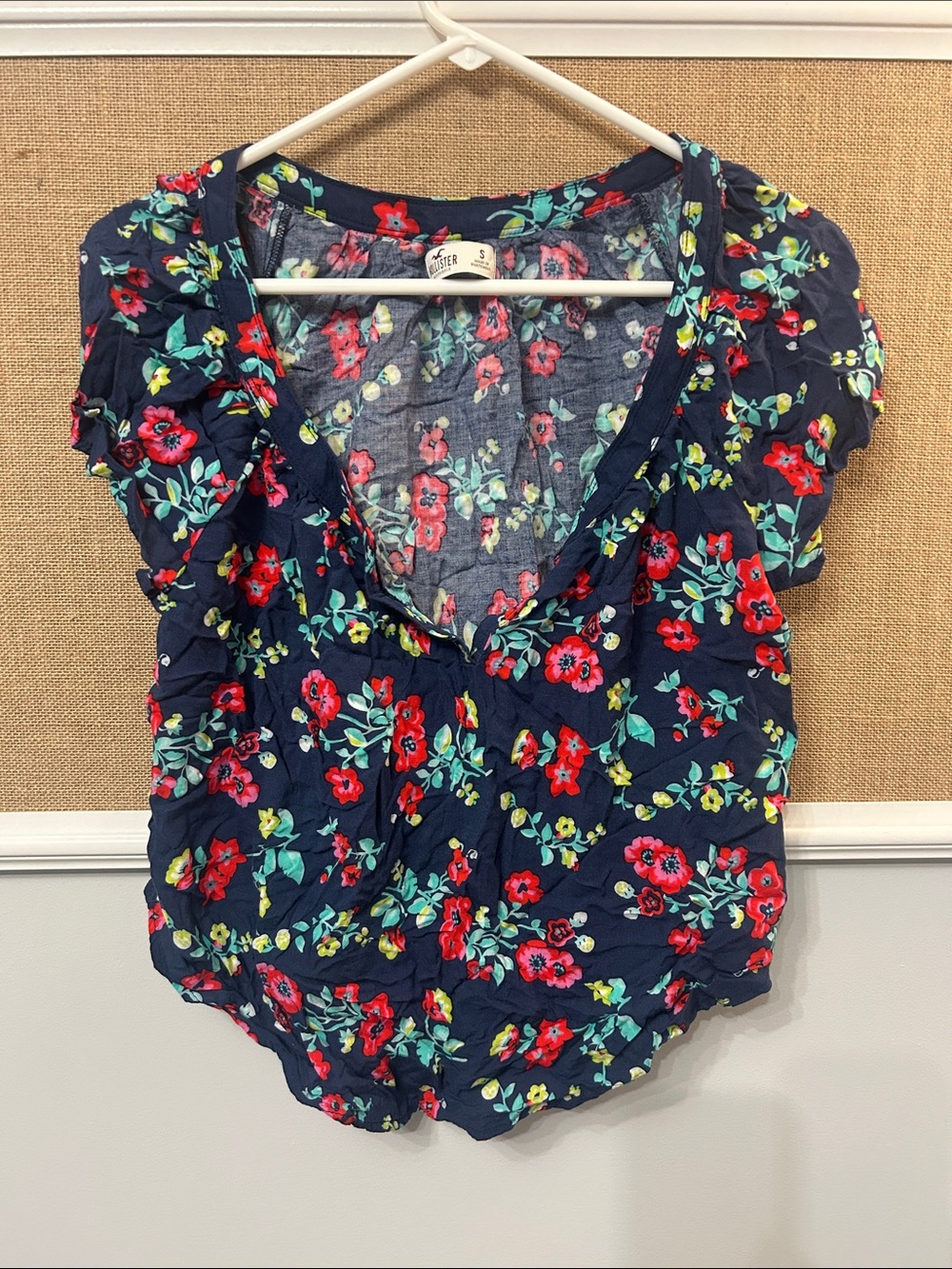 Hollister Navy Floral Scoop Neck Short Sleeve Top